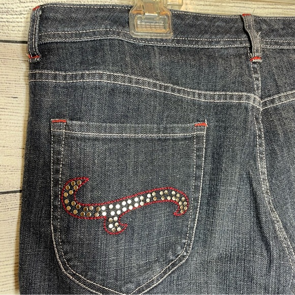 Chico's Platinum Stretch Dark Wash Metal Studded Back Pocket Design Sz 3… - Picture 3 of 9